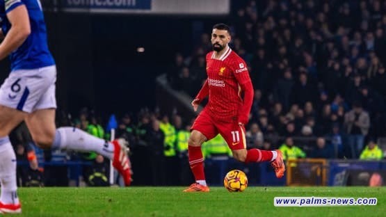 النجم الإنجليزي ميكا ريتشاردز يكسر التلفاز بسبب محمد صلاح